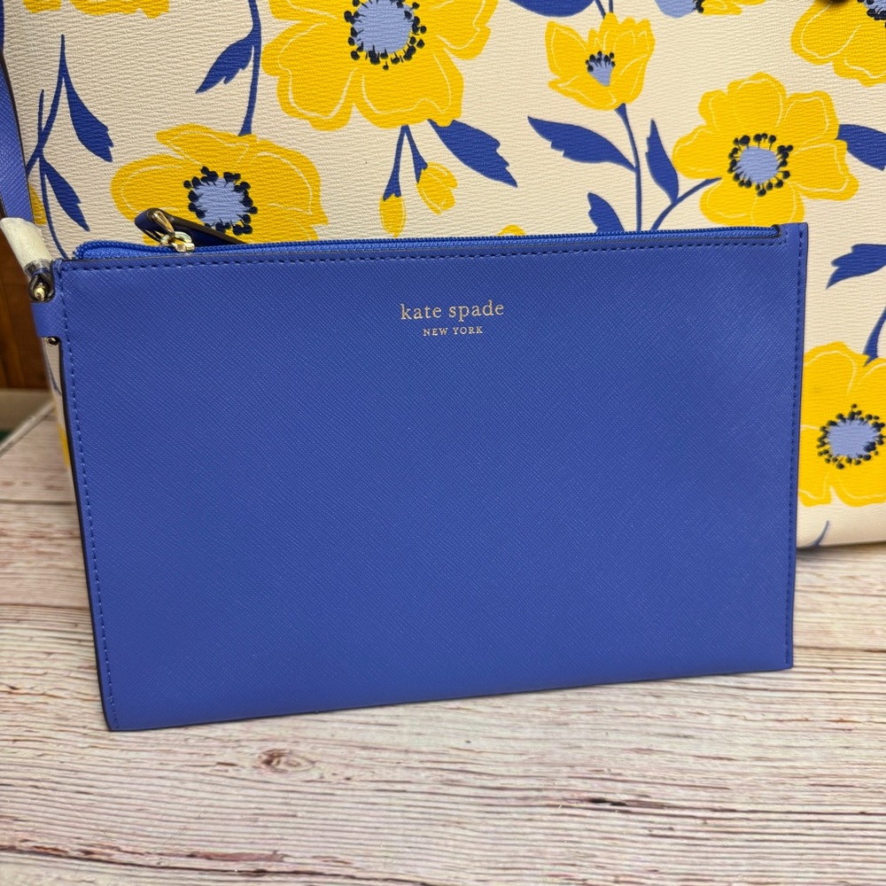 Kate Spade Bleecker Sunshine Floral Tote w/Pouch - Picture 4 of 10